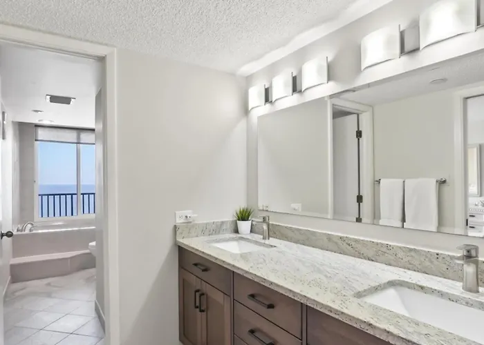 Two Bedroom Corner With Panoramic Gulf Views *
